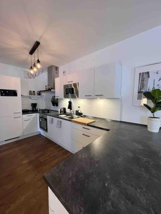 Moderne Wohnung Mit 4 Betten 보훔 외부 사진